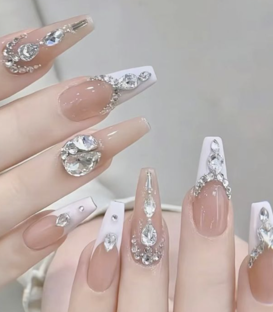 Gắn charm