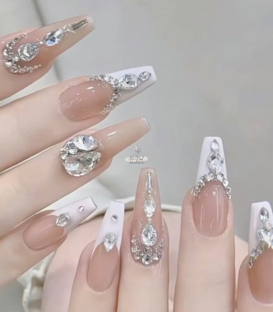Gắn charm